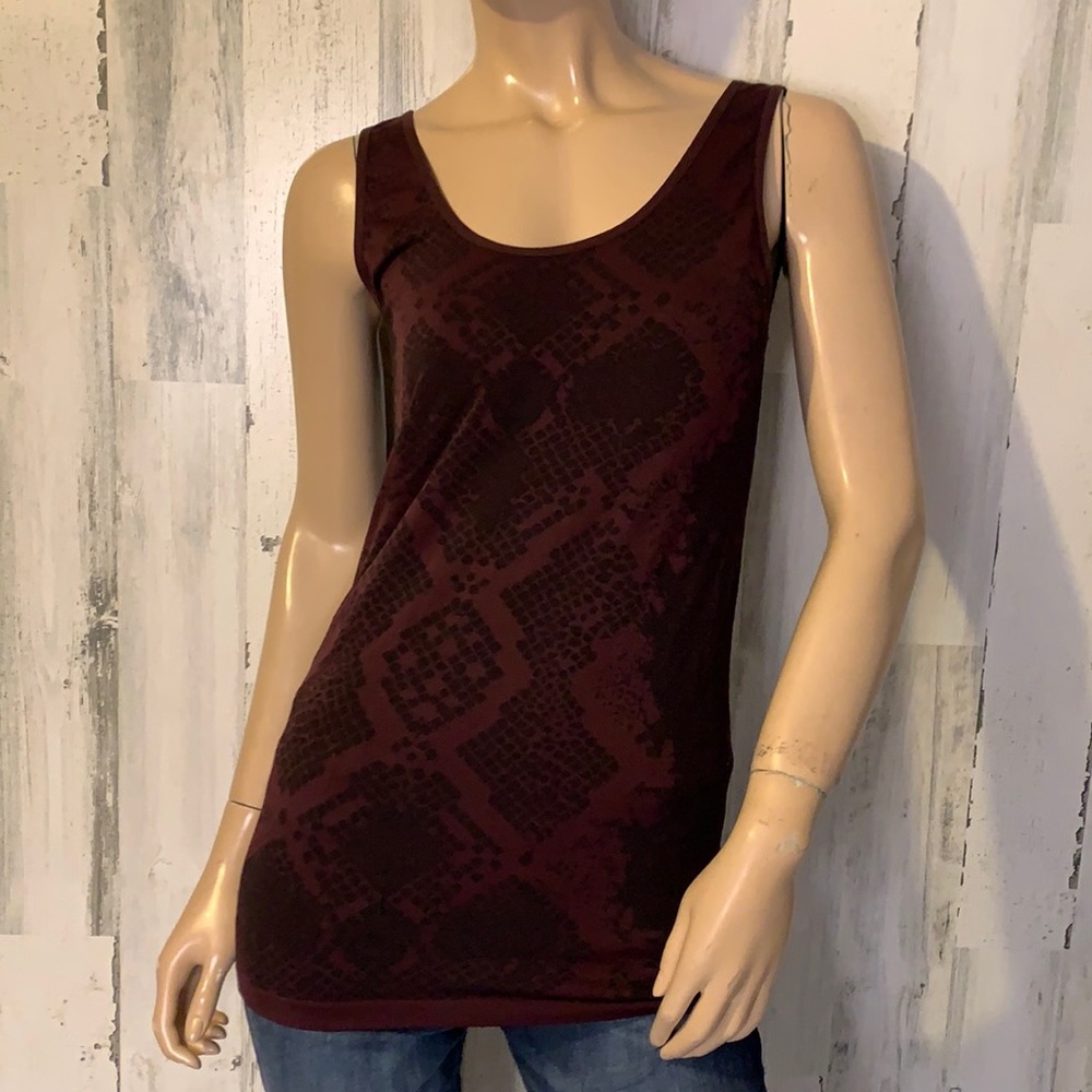 #H1-  med - Size Medium Rock & Republic Burgundy Tank